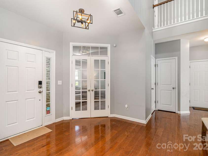 9013 Gailes Drive, Charlotte, NC 28278.  MLS# CAR4242722, YatesRealty ID 15052. 
