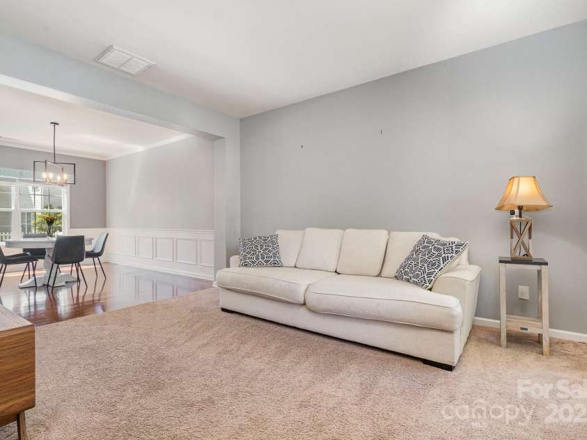 9013 Gailes Drive, Charlotte, NC 28278.  MLS# CAR4242722, YatesRealty ID 15052. 