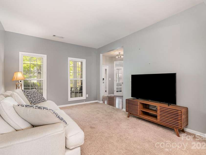 9013 Gailes Drive, Charlotte, NC 28278.  MLS# CAR4242722, YatesRealty ID 15052. 