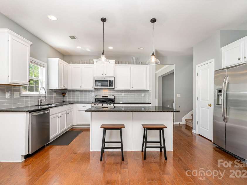 9013 Gailes Drive, Charlotte, NC 28278.  MLS# CAR4242722, YatesRealty ID 15052. 