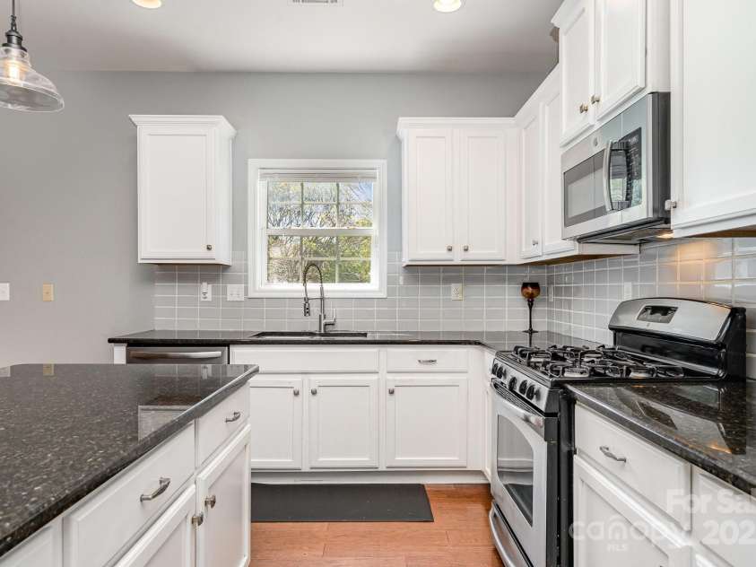 9013 Gailes Drive, Charlotte, NC 28278.  MLS# CAR4242722, YatesRealty ID 15052. 