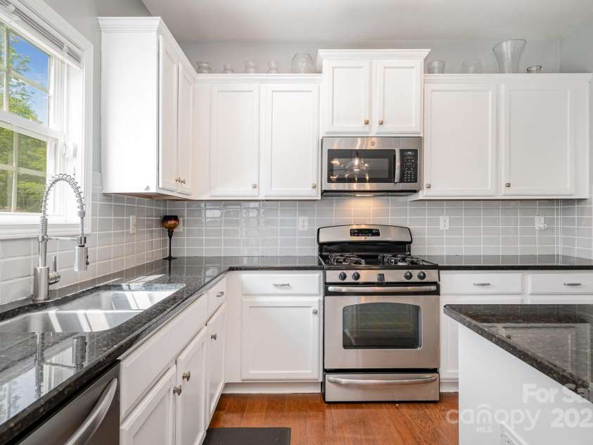 9013 Gailes Drive, Charlotte, NC 28278.  MLS# CAR4242722, YatesRealty ID 15052. 