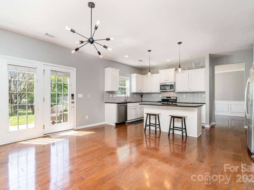 9013 Gailes Drive, Charlotte, NC 28278.  MLS# CAR4242722, YatesRealty ID 15052. 