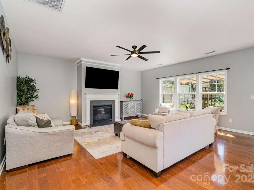 9013 Gailes Drive, Charlotte, NC 28278.  MLS# CAR4242722, YatesRealty ID 15052. 