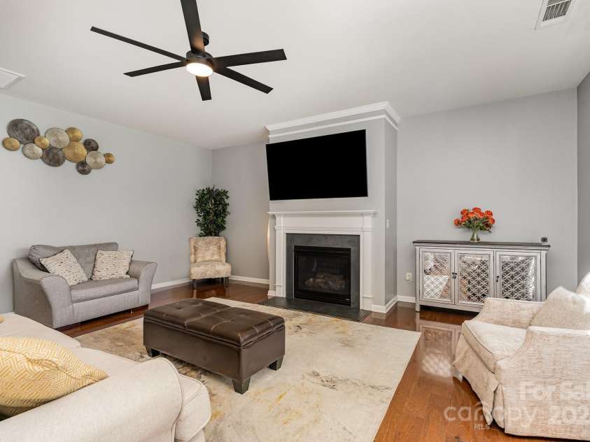 9013 Gailes Drive, Charlotte, NC 28278.  MLS# CAR4242722, YatesRealty ID 15052. 