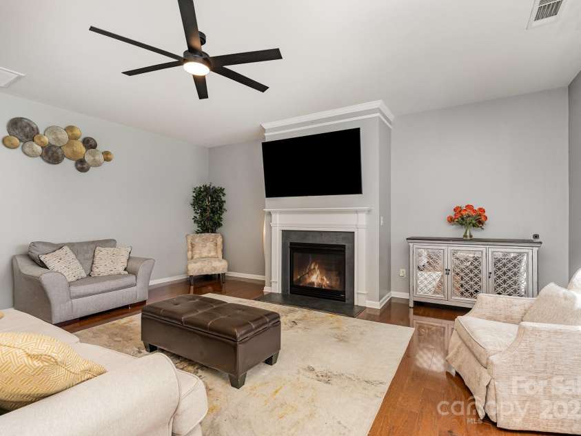 9013 Gailes Drive, Charlotte, NC 28278.  MLS# CAR4242722, YatesRealty ID 15052. 