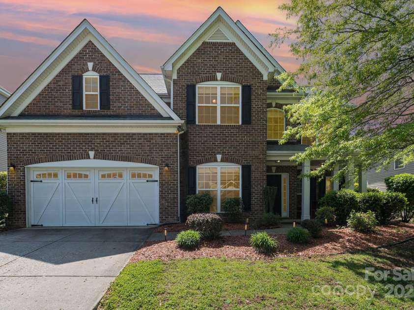 9013 Gailes Drive, Charlotte, NC 28278.  MLS# CAR4242722, YatesRealty ID 15052. 