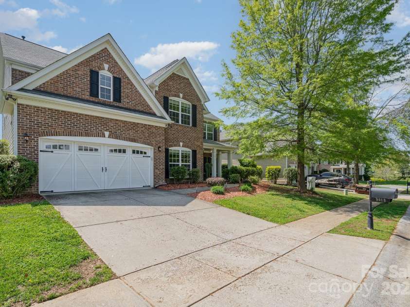 9013 Gailes Drive, Charlotte, NC 28278.  MLS# CAR4242722, YatesRealty ID 15052. 