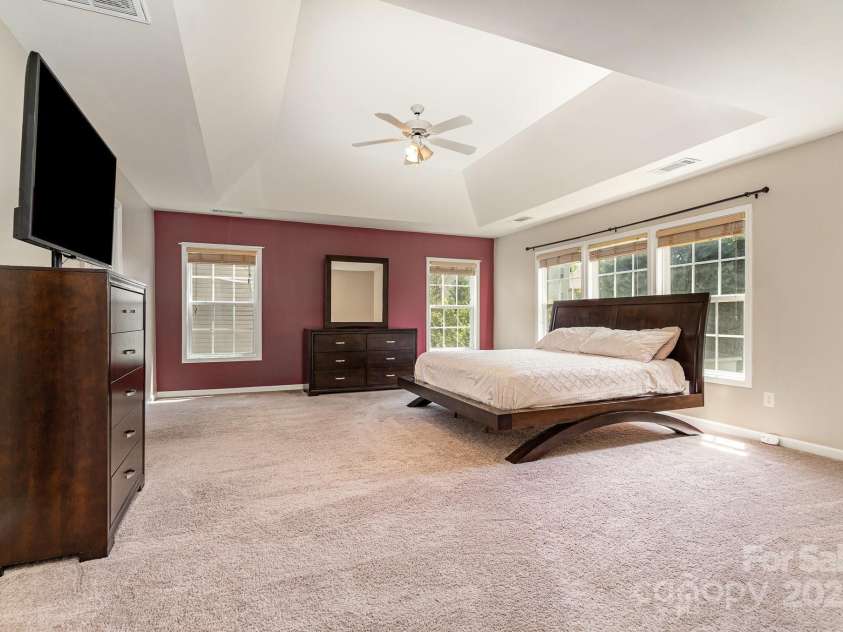 9013 Gailes Drive, Charlotte, NC 28278.  MLS# CAR4242722, YatesRealty ID 15052. 