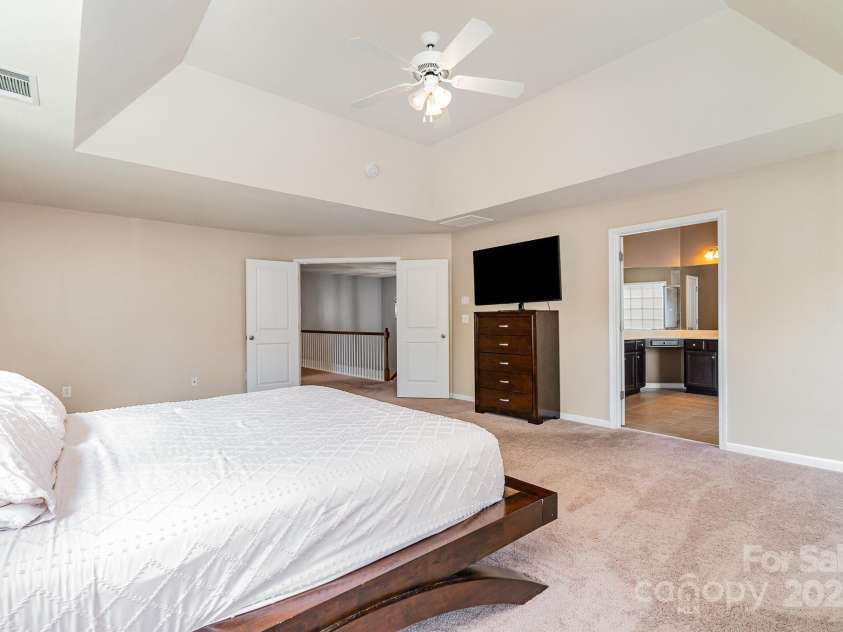 9013 Gailes Drive, Charlotte, NC 28278.  MLS# CAR4242722, YatesRealty ID 15052. 