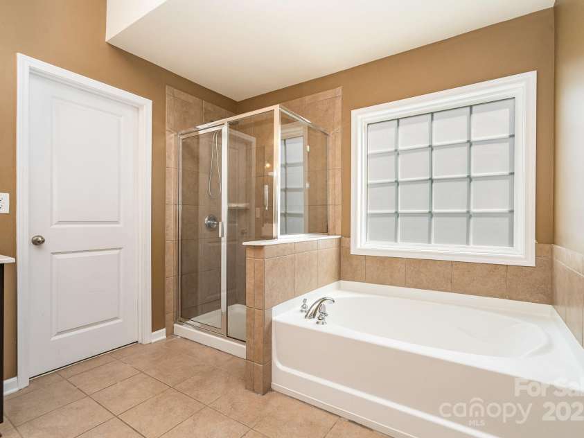 9013 Gailes Drive, Charlotte, NC 28278.  MLS# CAR4242722, YatesRealty ID 15052. 