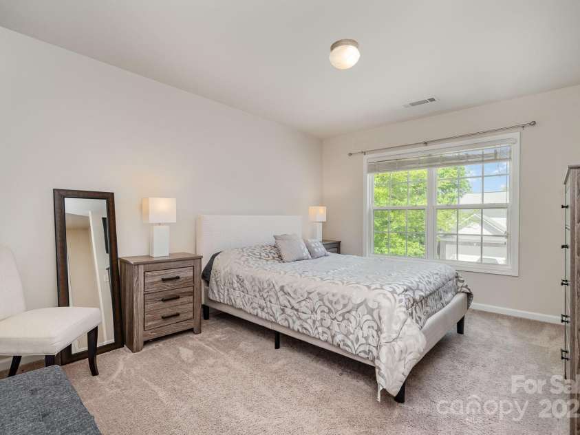 9013 Gailes Drive, Charlotte, NC 28278.  MLS# CAR4242722, YatesRealty ID 15052. 