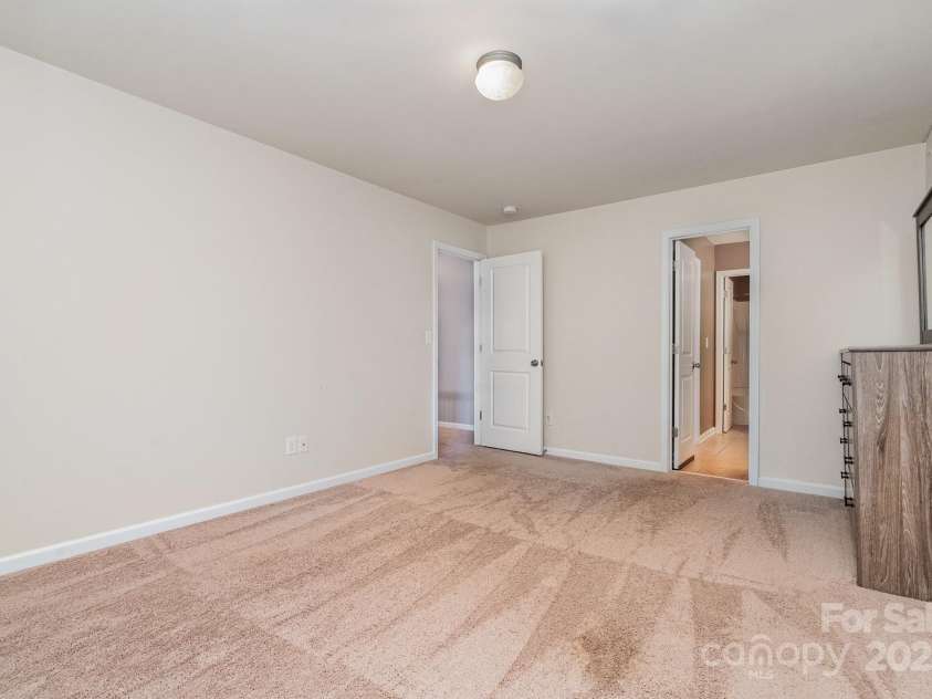 9013 Gailes Drive, Charlotte, NC 28278.  MLS# CAR4242722, YatesRealty ID 15052. 