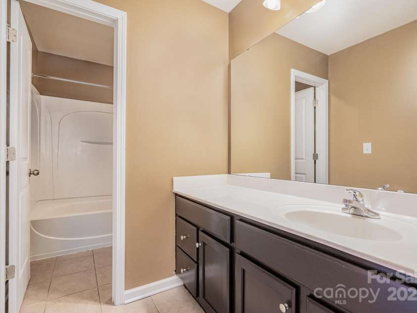 9013 Gailes Drive, Charlotte, NC 28278.  MLS# CAR4242722, YatesRealty ID 15052. 