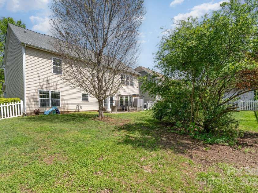 9013 Gailes Drive, Charlotte, NC 28278.  MLS# CAR4242722, YatesRealty ID 15052. 