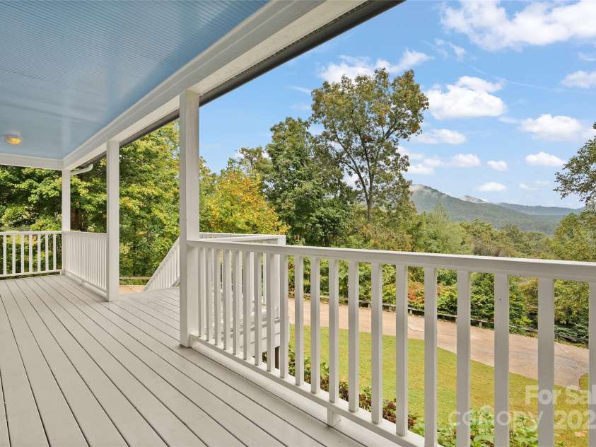 23 Clear Vista Drive, Asheville, NC 28805.  MLS# CAR4301123, YatesRealty ID 15053. 