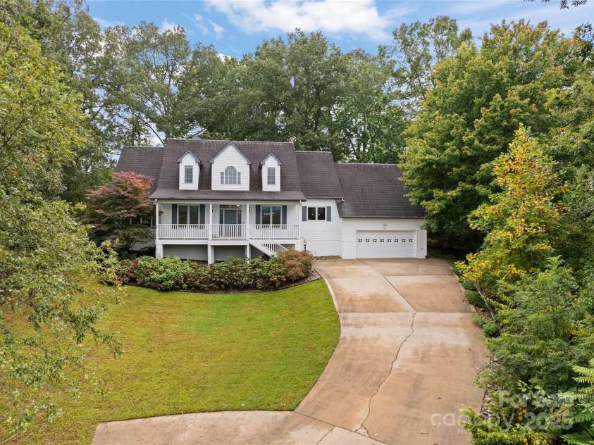 23 Clear Vista Drive, Asheville, NC 28805.  MLS# CAR4301123, YatesRealty ID 15053. 