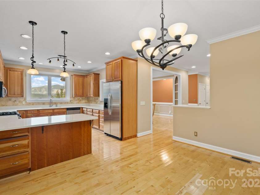 23 Clear Vista Drive, Asheville, NC 28805.  MLS# CAR4301123, YatesRealty ID 15053. 