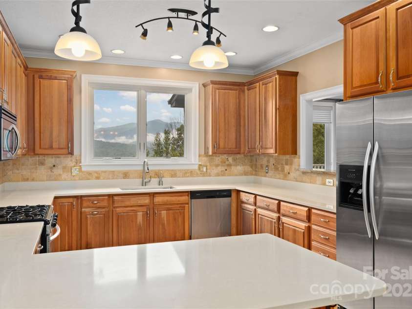 23 Clear Vista Drive, Asheville, NC 28805.  MLS# CAR4301123, YatesRealty ID 15053. 