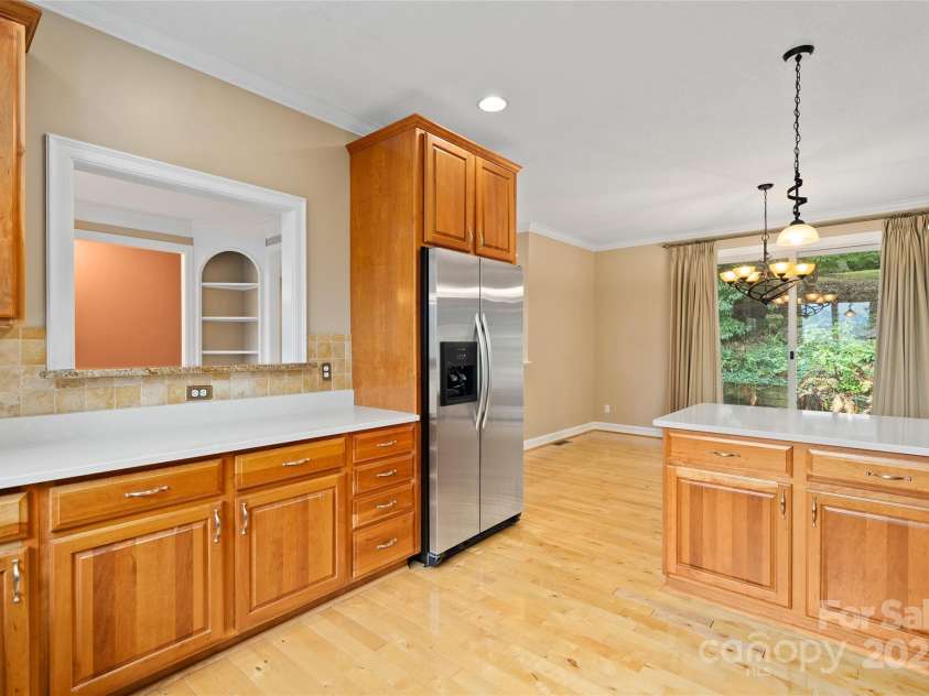 23 Clear Vista Drive, Asheville, NC 28805.  MLS# CAR4301123, YatesRealty ID 15053. 