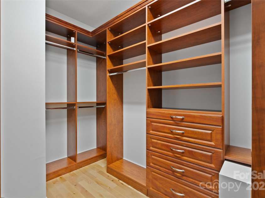 23 Clear Vista Drive, Asheville, NC 28805.  MLS# CAR4301123, YatesRealty ID 15053. 