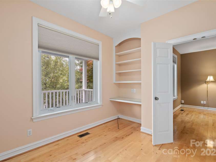 23 Clear Vista Drive, Asheville, NC 28805.  MLS# CAR4301123, YatesRealty ID 15053. 