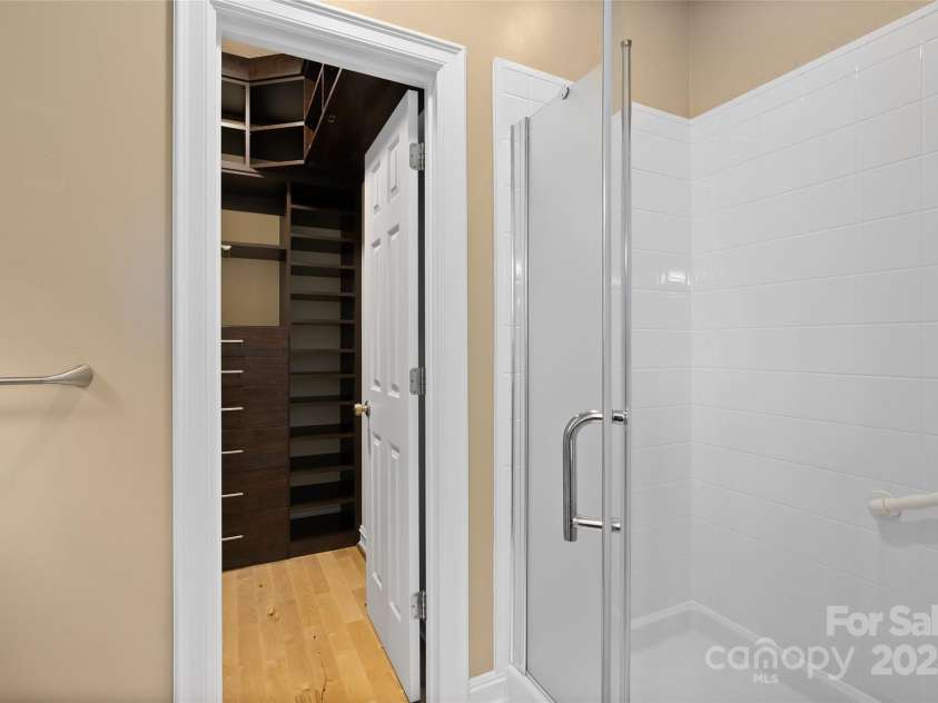 23 Clear Vista Drive, Asheville, NC 28805.  MLS# CAR4301123, YatesRealty ID 15053. 