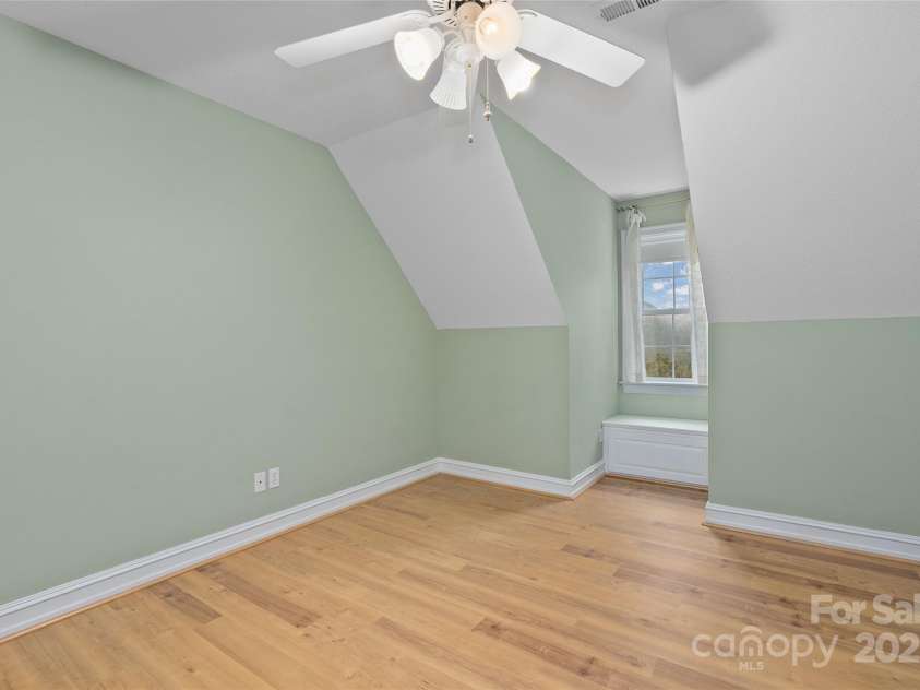 23 Clear Vista Drive, Asheville, NC 28805.  MLS# CAR4301123, YatesRealty ID 15053. 