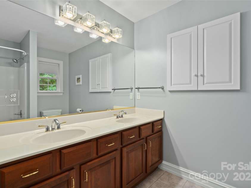 23 Clear Vista Drive, Asheville, NC 28805.  MLS# CAR4301123, YatesRealty ID 15053. 