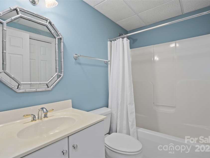 23 Clear Vista Drive, Asheville, NC 28805.  MLS# CAR4301123, YatesRealty ID 15053. 