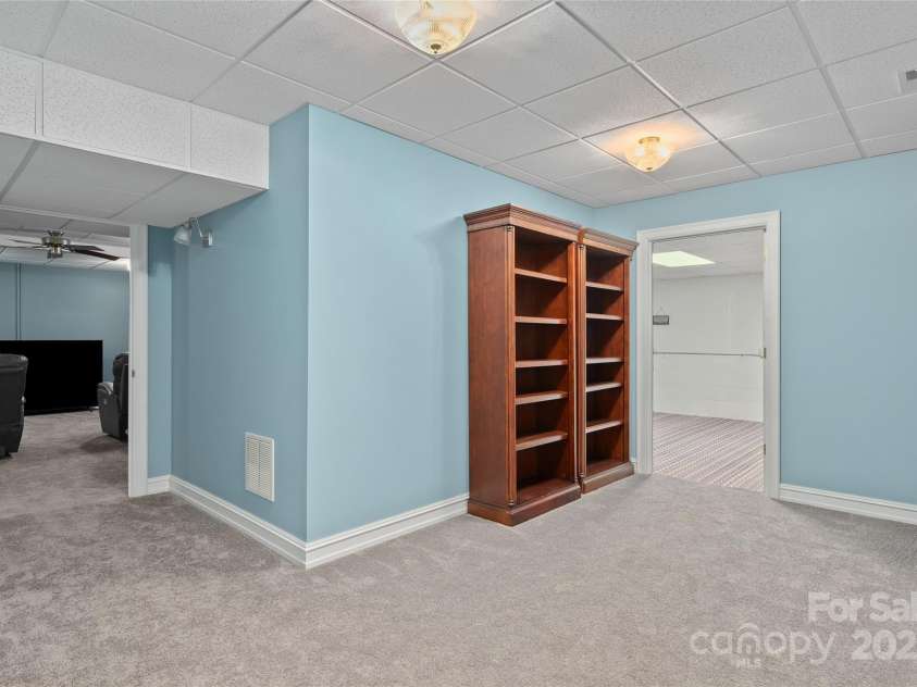 23 Clear Vista Drive, Asheville, NC 28805.  MLS# CAR4301123, YatesRealty ID 15053. 