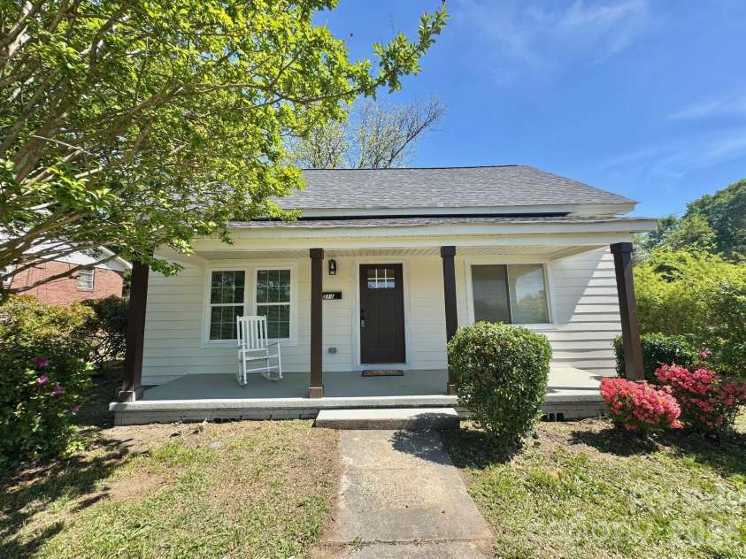 211 Cedar Drive, Concord, NC 28025.  MLS# CAR4368071, YatesRealty ID 15054. 