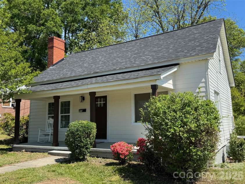 211 Cedar Drive, Concord, NC 28025.  MLS# CAR4368071, YatesRealty ID 15054. 