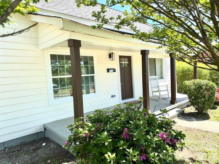211 Cedar Drive, Concord, NC 28025.  MLS# CAR4368071, YatesRealty ID 15054. 