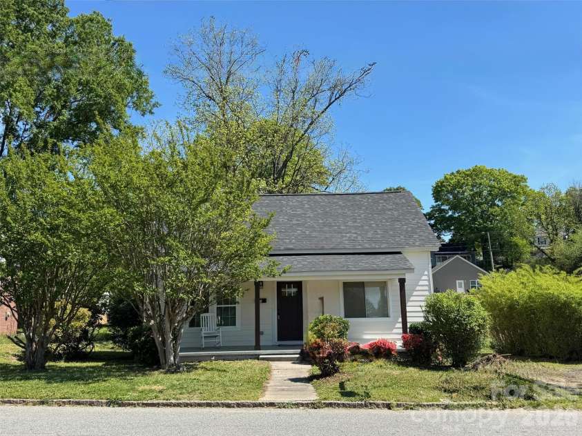 211 Cedar Drive, Concord, NC 28025.  MLS# CAR4368071, YatesRealty ID 15054. 