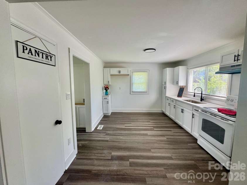 211 Cedar Drive, Concord, NC 28025.  MLS# CAR4368071, YatesRealty ID 15054. 