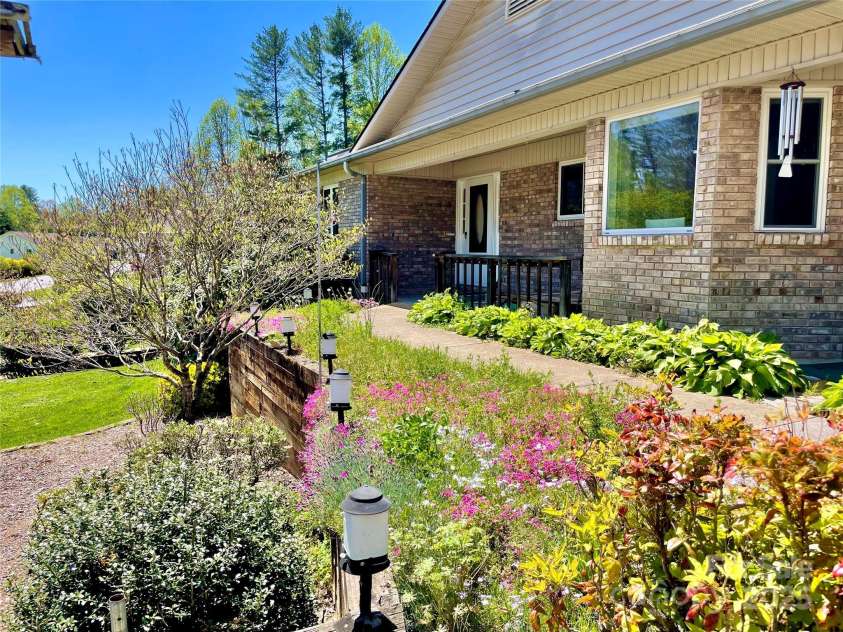 23 St. Andrews Drive, Etowah, NC 28729.  MLS# CAR4248416, YatesRealty ID 15054. 