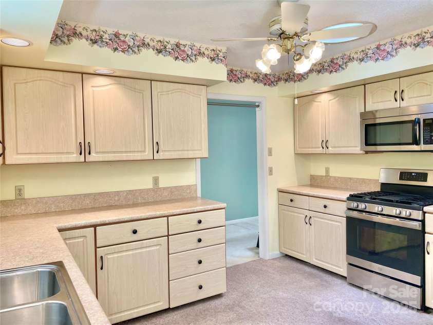 23 St. Andrews Drive, Etowah, NC 28729.  MLS# CAR4248416, YatesRealty ID 15054. 