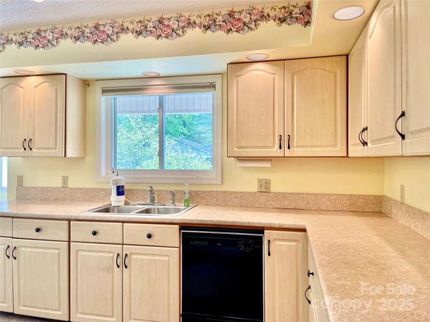 23 St. Andrews Drive, Etowah, NC 28729.  MLS# CAR4248416, YatesRealty ID 15054. 