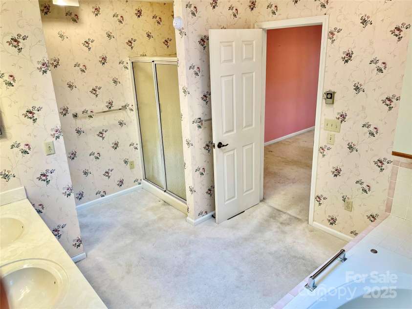 23 St. Andrews Drive, Etowah, NC 28729.  MLS# CAR4248416, YatesRealty ID 15054. 