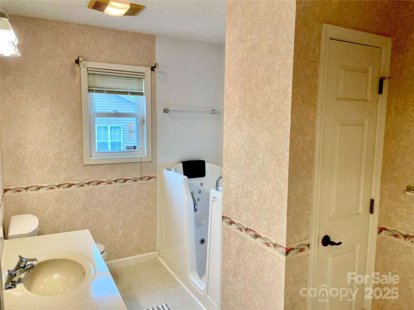 23 St. Andrews Drive, Etowah, NC 28729.  MLS# CAR4248416, YatesRealty ID 15054. 