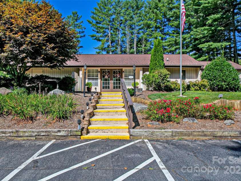 23 St. Andrews Drive, Etowah, NC 28729.  MLS# CAR4248416, YatesRealty ID 15054. 