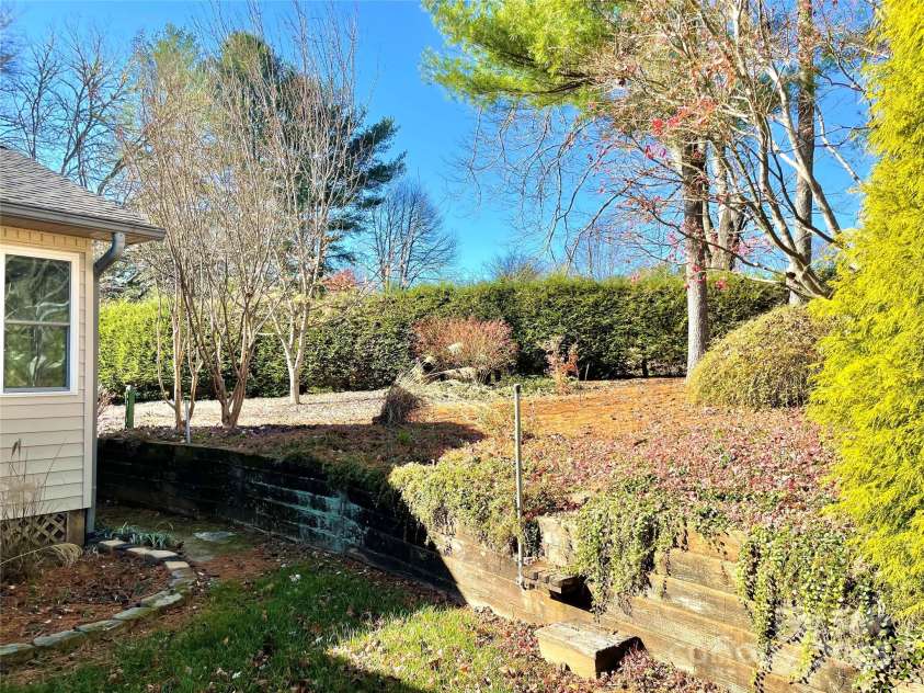 23 St. Andrews Drive, Etowah, NC 28729.  MLS# CAR4248416, YatesRealty ID 15054. 