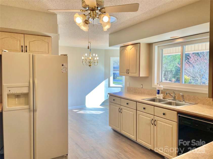 23 St. Andrews Drive, Etowah, NC 28729.  MLS# CAR4248416, YatesRealty ID 15054. 