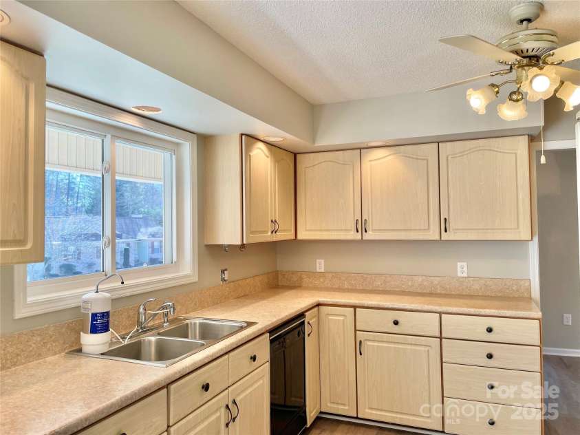 23 St. Andrews Drive, Etowah, NC 28729.  MLS# CAR4248416, YatesRealty ID 15054. 