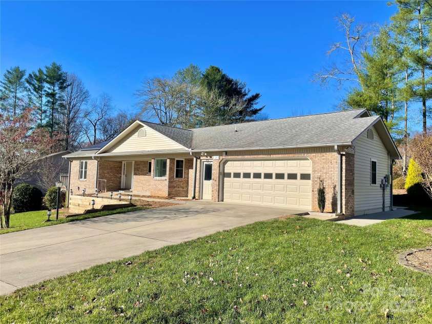 23 St. Andrews Drive, Etowah, NC 28729.  MLS# CAR4248416, YatesRealty ID 15054. 