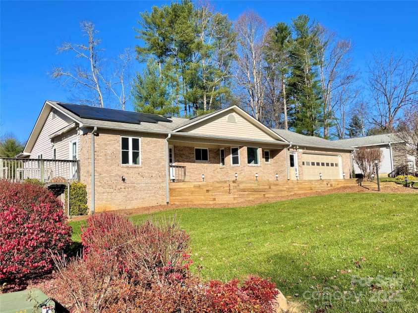 23 St. Andrews Drive, Etowah, NC 28729.  MLS# CAR4248416, YatesRealty ID 15054. 