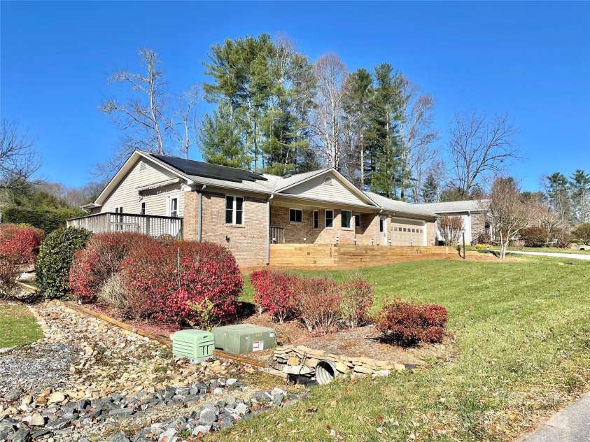 23 St. Andrews Drive, Etowah, NC 28729.  MLS# CAR4248416, YatesRealty ID 15054. 