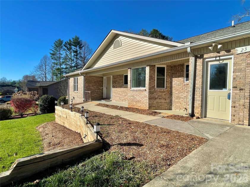 23 St. Andrews Drive, Etowah, NC 28729.  MLS# CAR4248416, YatesRealty ID 15054. 