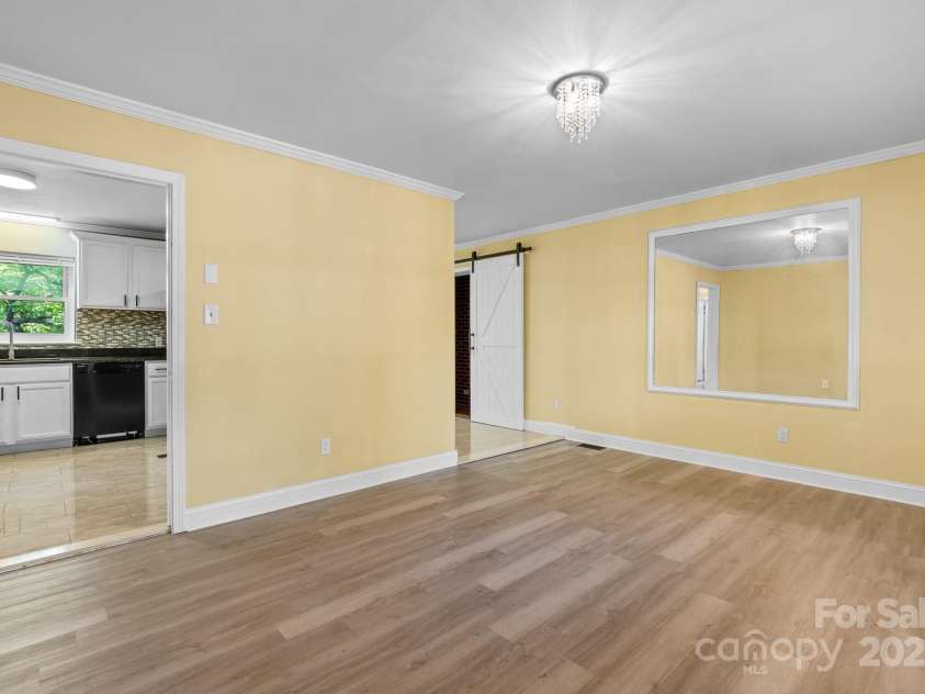 634 7th Avenue Place, Hickory, NC 28602.  MLS# CAR4250739, YatesRealty ID 15055. 